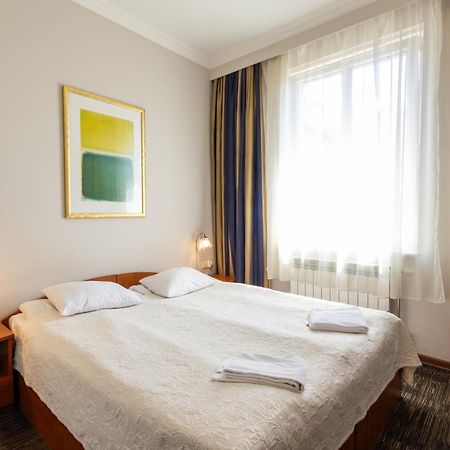 Noclegi Stadion Bed & Breakfast วอร์ซอ ภายนอก รูปภาพ