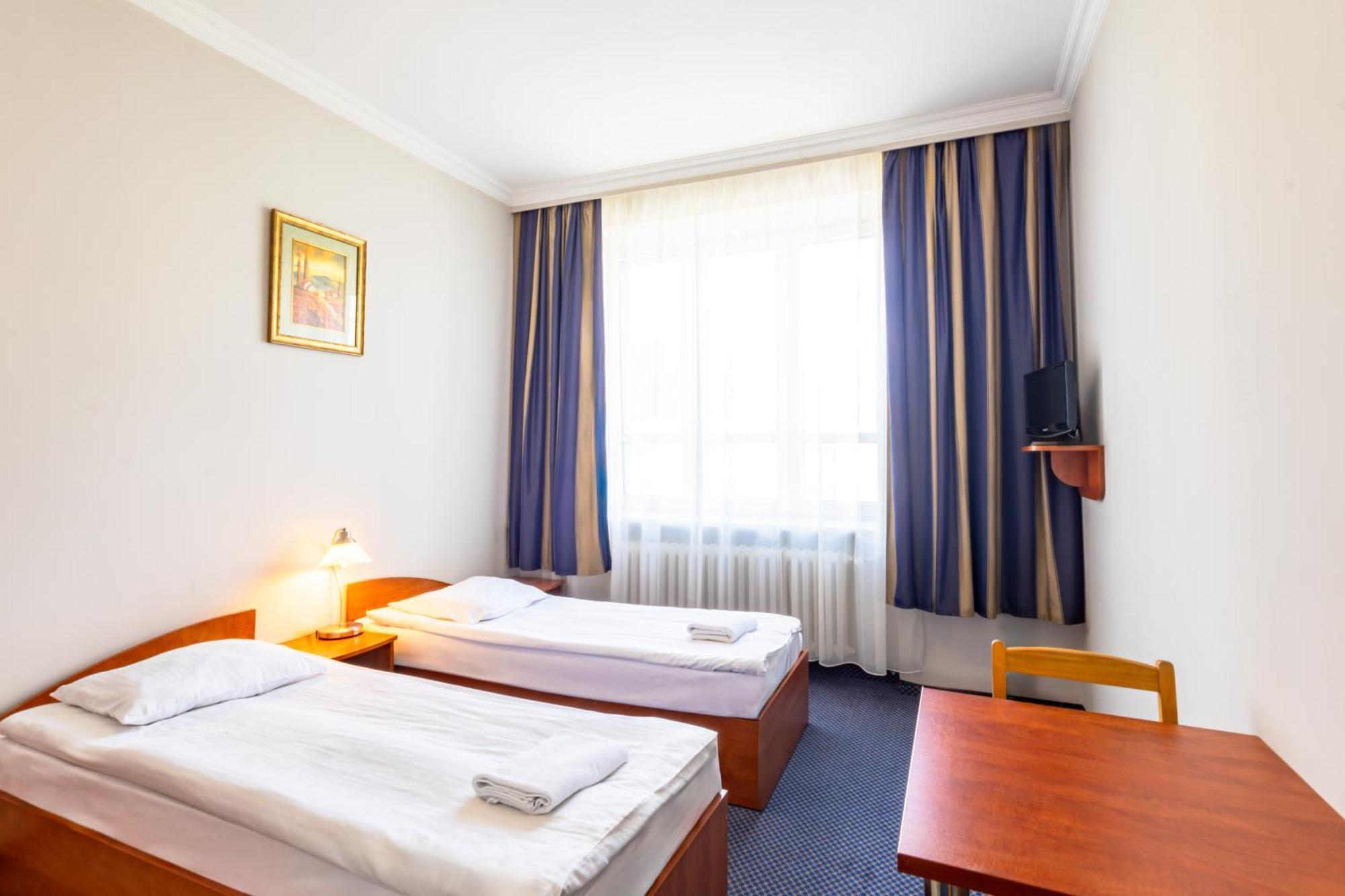 Noclegi Stadion Bed & Breakfast วอร์ซอ ภายนอก รูปภาพ
