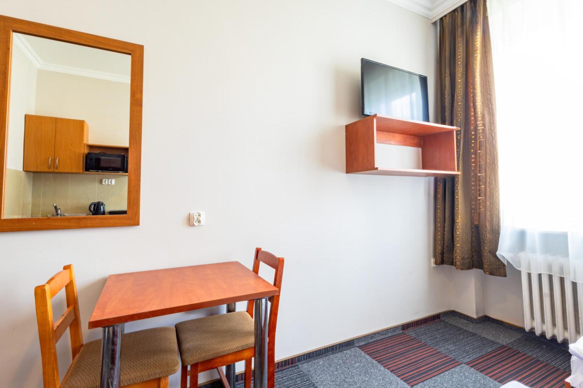 Noclegi Stadion Bed & Breakfast วอร์ซอ ภายนอก รูปภาพ