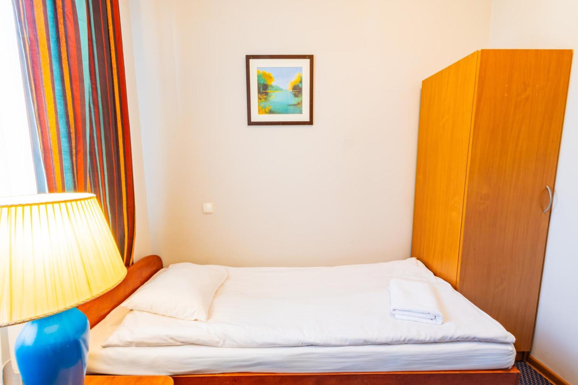Noclegi Stadion Bed & Breakfast วอร์ซอ ภายนอก รูปภาพ